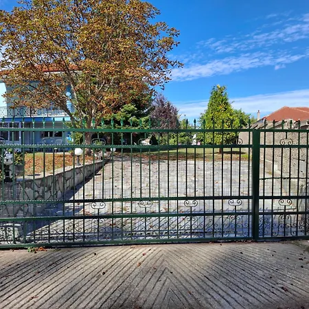 Apartament Dinaki